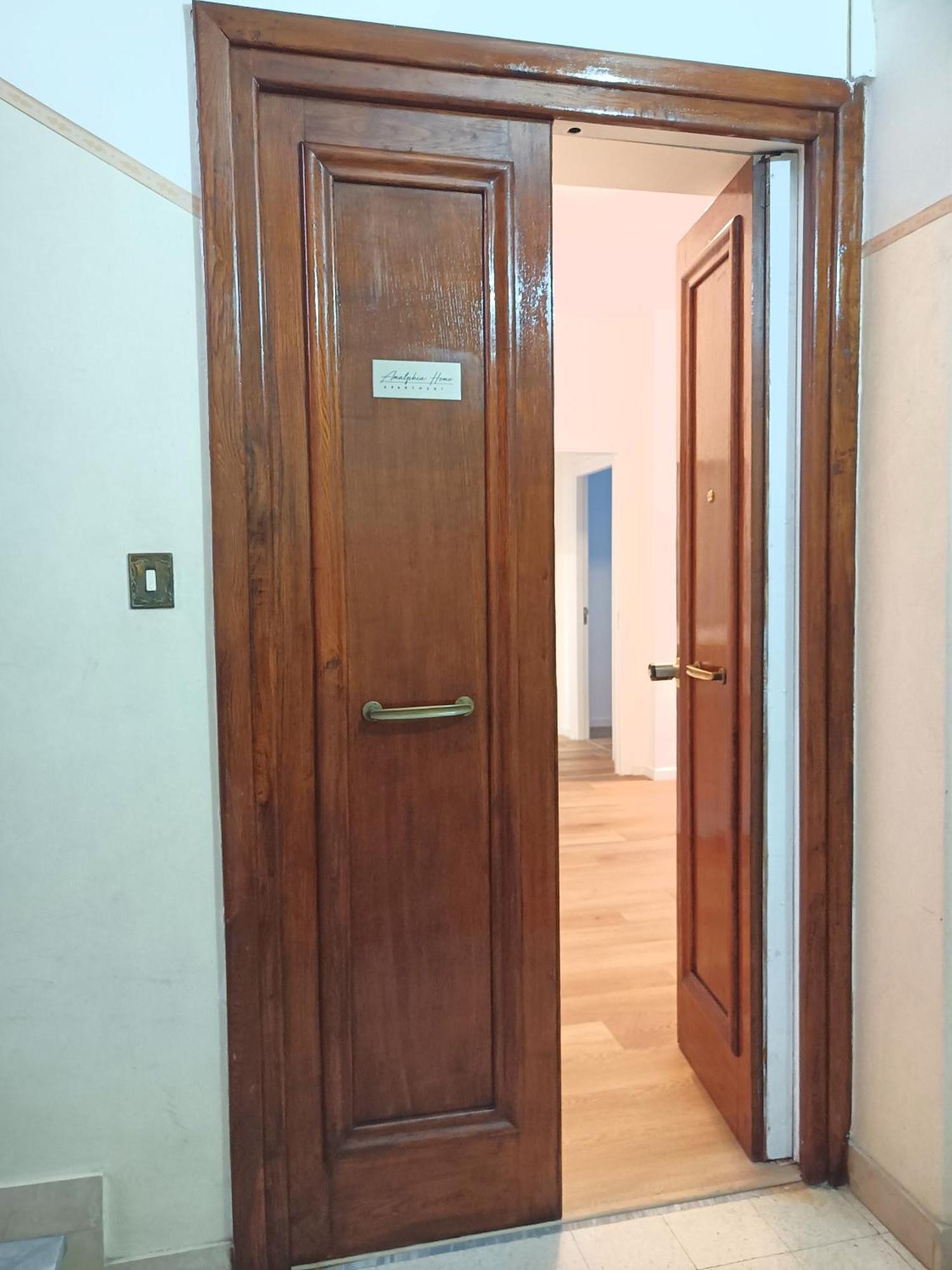 Amalphia Home Salerno Bagian luar foto